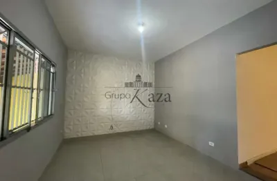 Oportunidade - Casa com Edícula - Jardim Satélite - 4 Dormitórios - 153m².