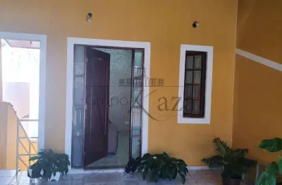 Casa com 3 quartos à venda na Rua Garça, Bosque dos Eucaliptos, São José dos Campos
