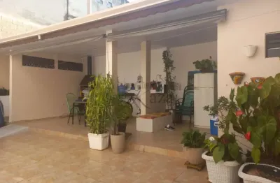 Casa Sobrado  - Jardim Satélite - 5  Dormitórios - 3 Pavimentos - 250m² - Estuda Permuta.