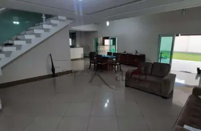 Casa com 3 quartos à venda na Avenida Azênio de Azevedo Chaves, Chácaras Santa Maria, Jacareí