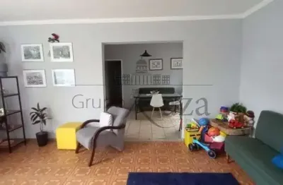 Casa com 3 quartos à venda na Rua Vinte e Cinco de Agosto, Jardim das Cerejeiras, São José dos Campos