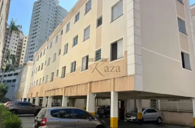 Apartamento com três dormitórios, com uma vaga de garagem, 68 m²