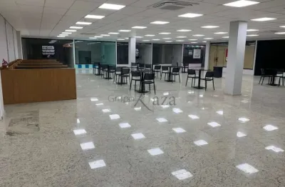 Loja comercial com 63,35m² dentro do centro comercial máximo no putim