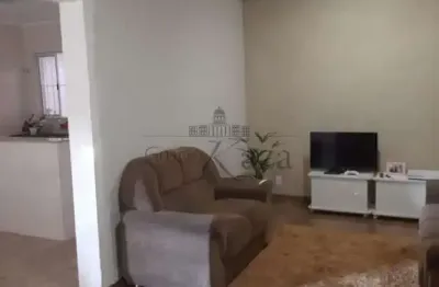 Casa térrea com edícula - jardim satélite - 3 dormitórios - 180m².