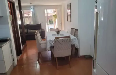 Oportunidade - Casa em Condomínio - Condomínio Girassóis - 2 Dormitórios - 80m².