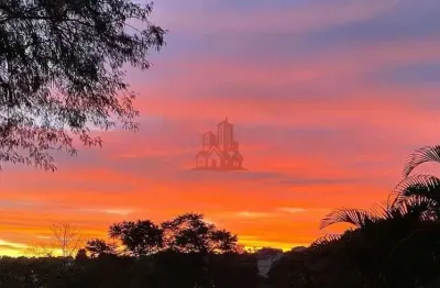 Terreno amplo à venda no condomínio forest hills – granja viana, cotia/sp