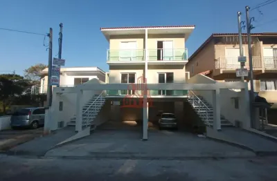 Sobrados com excelente acabamento é ótima localização à venda