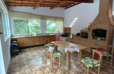 Casa com terreno amplo e lazer completo à venda no refúgio dos anjos