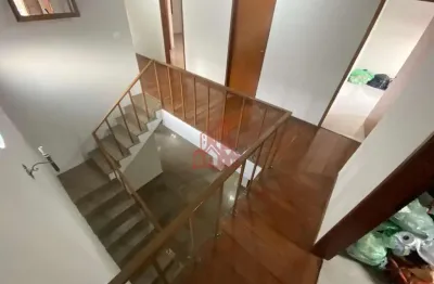 Descubra esta incrível casa localizada no bairro vila jovina em cotia-sp!