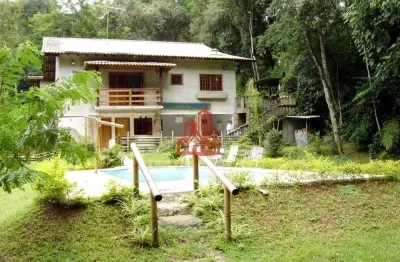 Casa à Venda no Capuava – 296 m², lago, piscina, edícula e muito espaço! Oportun