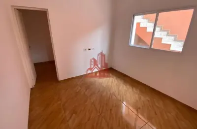 Casa tipo villagio, locação, 2 dormitórios e quintal | cotia