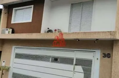 Sobrado à Venda na Vila Lourdes – 5 Dormitórios com 3 Suítes e Churrasqueira