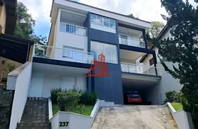 Condomínio Vila Verde - 3 suítes, 4 banheiros, piscina, edícula.