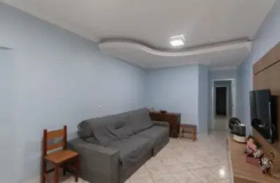 Casa geminada espaçosa com 3 quartos, suíte e 2 vagas – conforto e excelente localização