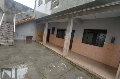 Raridade oportunidade de ouro 2 casas  de 1 quarto + terreno em baixo e terraço