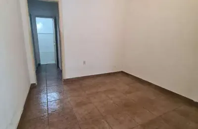 Casa de 2 quartos térrea área aérea livre  de travessa