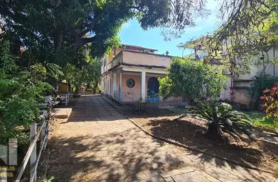 Maravilhosa  área de 1.000m²  com 2 casas totalmente documentada