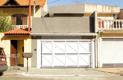 Excelente sobrado à venda, com suíte e área gourmet integrada à sala
