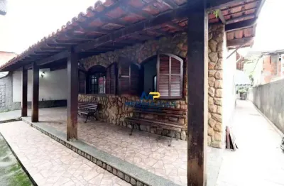 Casa com 3 dormitórios à venda, 189 m² por R$ 420.000,00 - Trindade - São Gonçalo/RJ