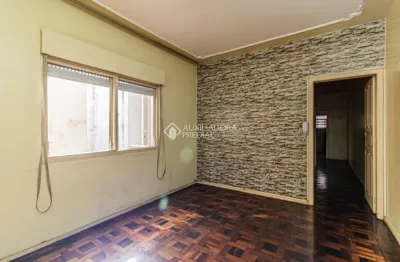 Amplo apartamento de 2 dormitórios com 2 banheiros no bairro cidade baixa