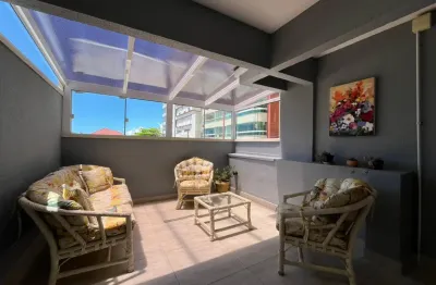 Apartamento mobiliado a venda na quadra do mar no centro mde itapema!!