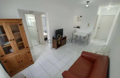 Apartamento com portaria 24hs a 700m da praia martim de sá em caraguá
