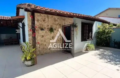 Casa linear 02 quartos com ótima área externa no bairro nova macaé