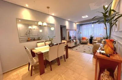 Apartamento reformado e com vaga demarcada à venda na ponta da praia