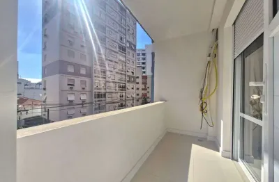 Apartamento modernizado a uma quadra da praia do boqueirão, santos