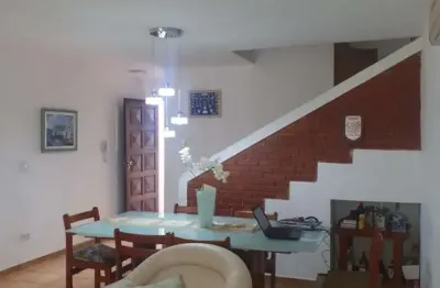 Casa de alto padrão em condomínio à venda em guarujá-sp, 3 quartos, 1 suíte, 2 salas, 3 banheiros e 3 vagas de garagem!