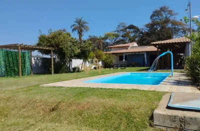 Chácara 890m2 - 3 quartos, 2 suites, com piscina, poço peixes, pomar e gourmet