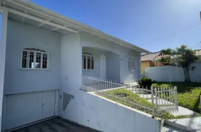 Casa com 3 quartos para alugar na Rua Gustavo Barroso, Estreito, Florianópolis