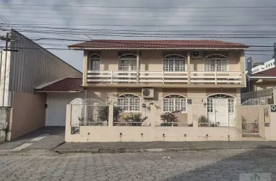 Casa com 5 quartos à venda no Roçado, São José 