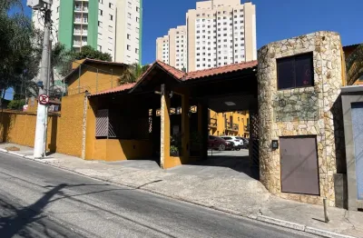 Sobrado condomínio fechado 3 dormitório com varanda 2 banheiro 2 vagas