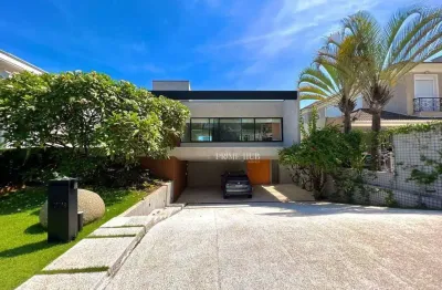 Casa exclusiva e reformada com 3 suítes, área gourmet e piscina com aquecimento no residencial 2 alphaville