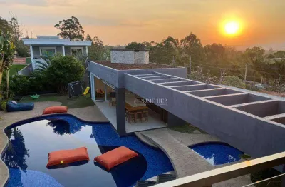 Casa de alto padrão, moderna e automatizada, com lazer completo e paisagismo