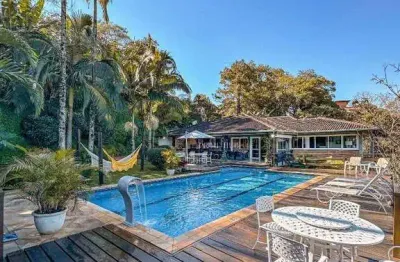 Casa de alto padrão com área gourmet e piscina privativa na granja viana