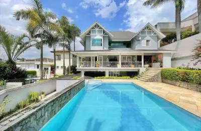 Casa linda  com 4 suítes, piscina, área gourmet, condo completo!