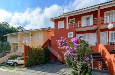 Linda casa semi-isolada com lazer privativo e acabamentos de alta qualidade