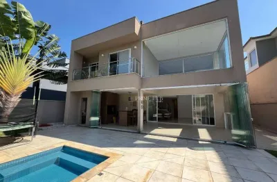 Casa com piscina aquecida e acabamentos impecáveis em condomínio fechado – alphaville