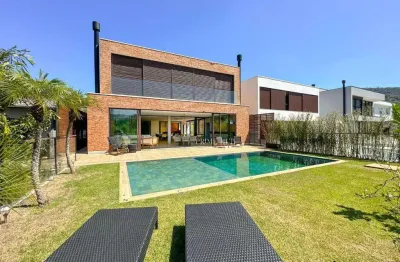 Casa espetacular com 5 suítes, área de lazer completa e vista para a mata no alphasítio, alphaville