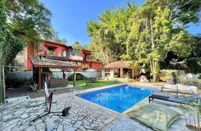 Sobrado espetacular com 4 dormitórios, piscina e studio moderno