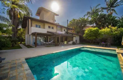 Casa moderna e reformada no condomínio jardim passárgada e – granja viana