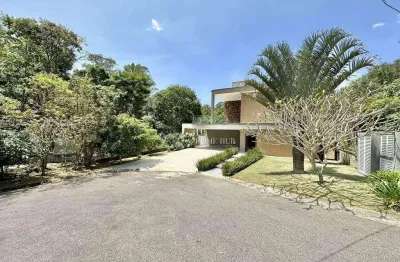 Casa sofisticada e aconchegante no condomínio reserva santa maria