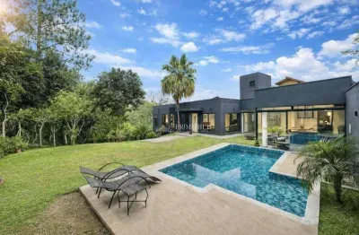 Casa Reformada com Privacidade Total e Vista para Área Preservada