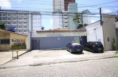 Casa comercial reformada para clínica em casa forte com 9 salas, 4 wcs, copa, 4 vagas