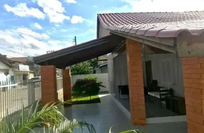 Belíssima casa averbada praia de ubatuba,3dorm,2bwc, área festas