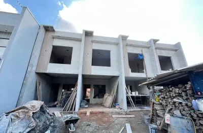 Sobrado alto padrão/1suíte+2dorm/2vagas/8,5mtfundos/churrasqueira/rebaixo gessso/piso porcelanato e laminado/postas brancas laqueadas/bairro guanabara joinville sc