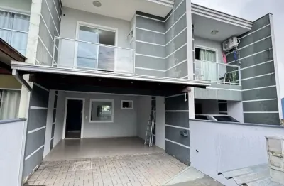 Promoção  com 3 dormitórios, sendo 1 suíte, possui 2 banheiros, 3 vagas de garagem, 2 salas, encontra-se semi mobiliado.  área total de 155,00 m², área privativa de 90,00 m², área construída com 90,00