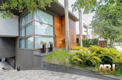 Casa alto padrão com piscina aquecida e moveis planejados em Alphaville II